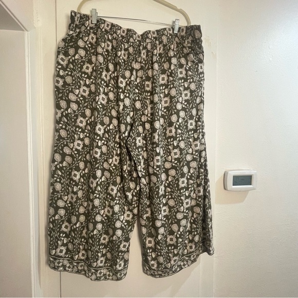 Max Studio Green and Ecru Floral Pants 3XL - Picture 2 of 10